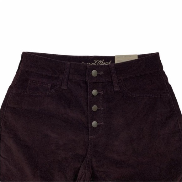 Universal Thread High Rise
Skinny Corduroy Pant
Size: 2 - Picture 2 of 7